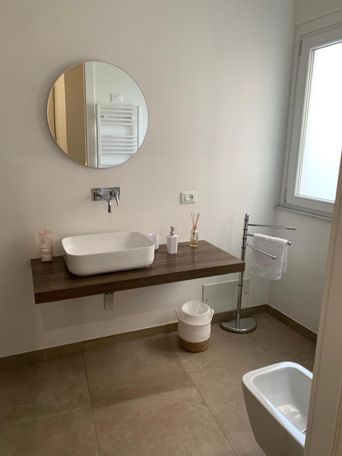 Suitesgaribaldi Cagliari Luaran gambar