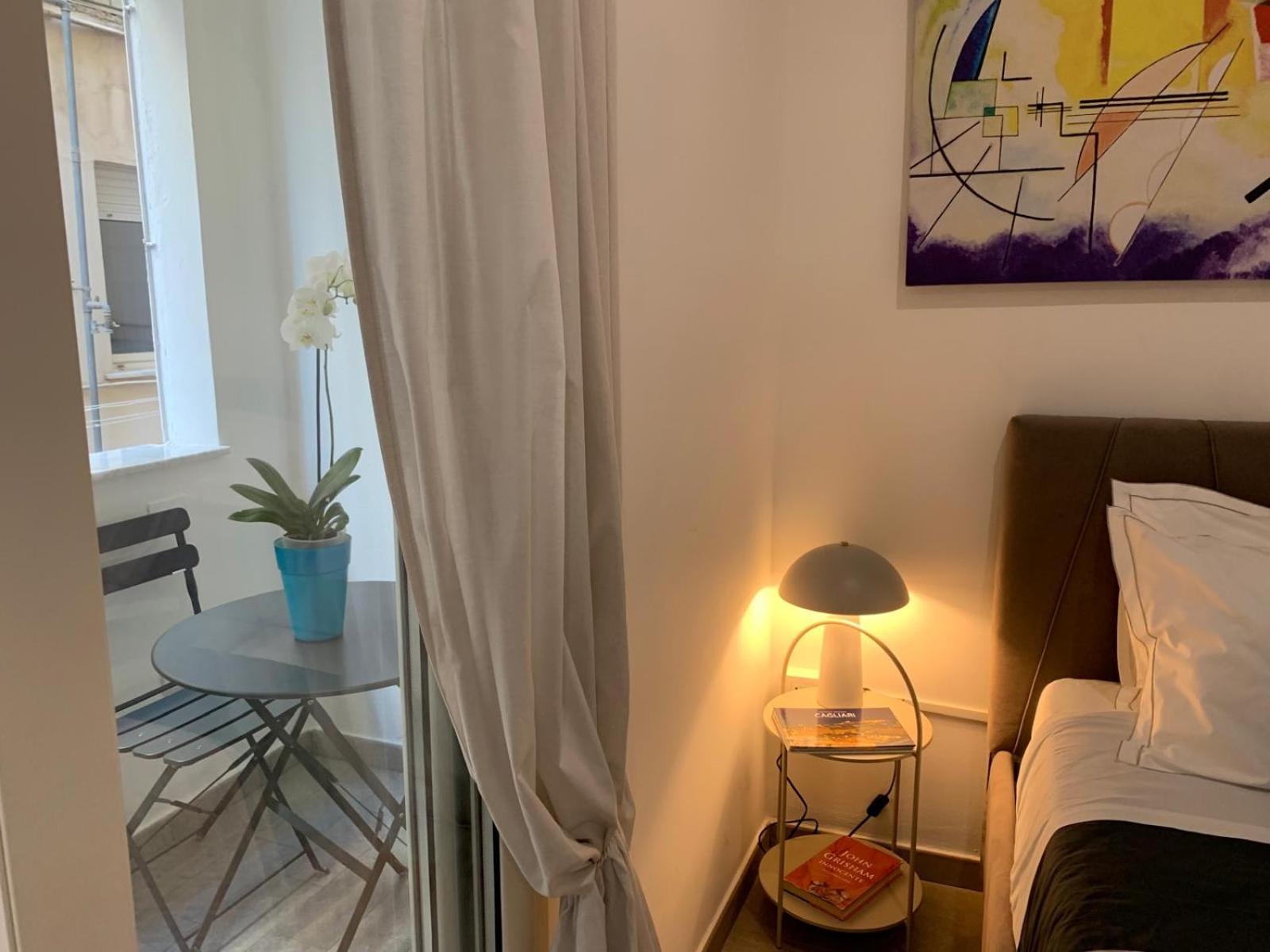 Suitesgaribaldi Cagliari Luaran gambar