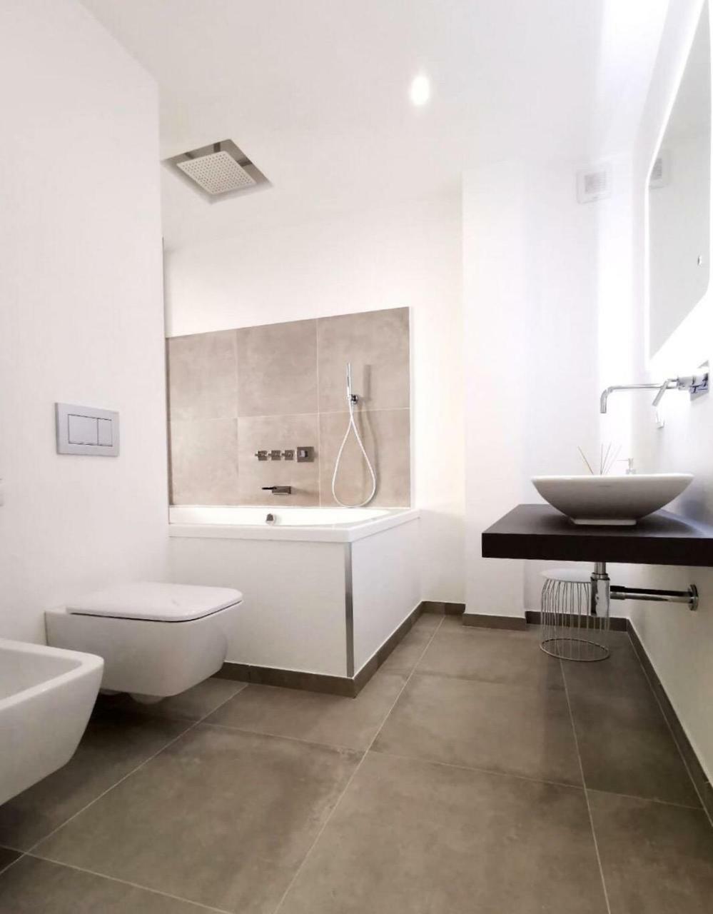 Suitesgaribaldi Cagliari Luaran gambar