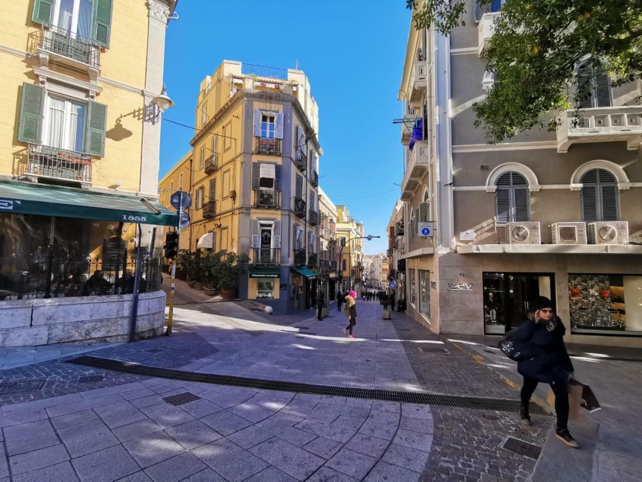 Suitesgaribaldi Cagliari Luaran gambar