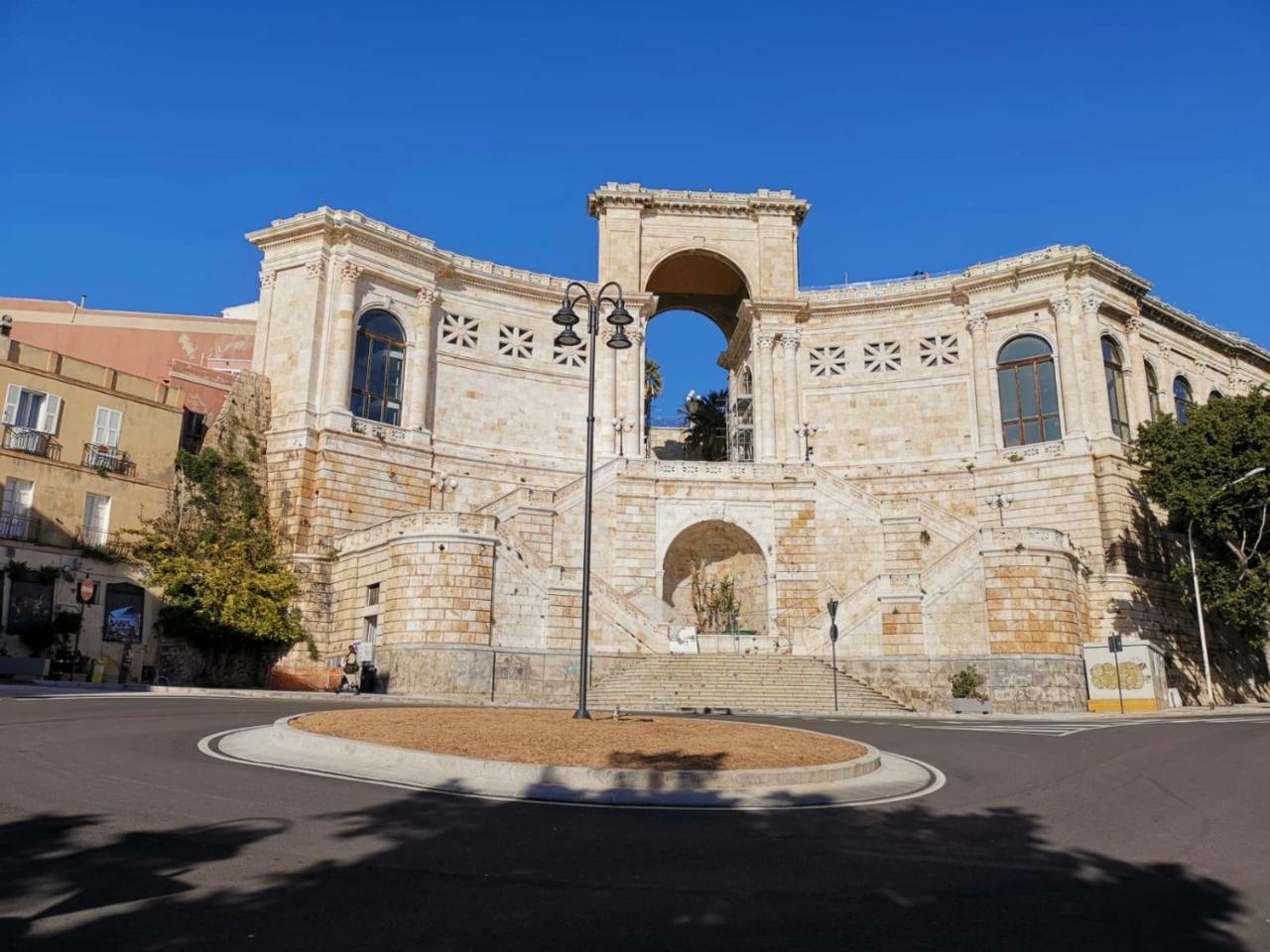 Suitesgaribaldi Cagliari Luaran gambar