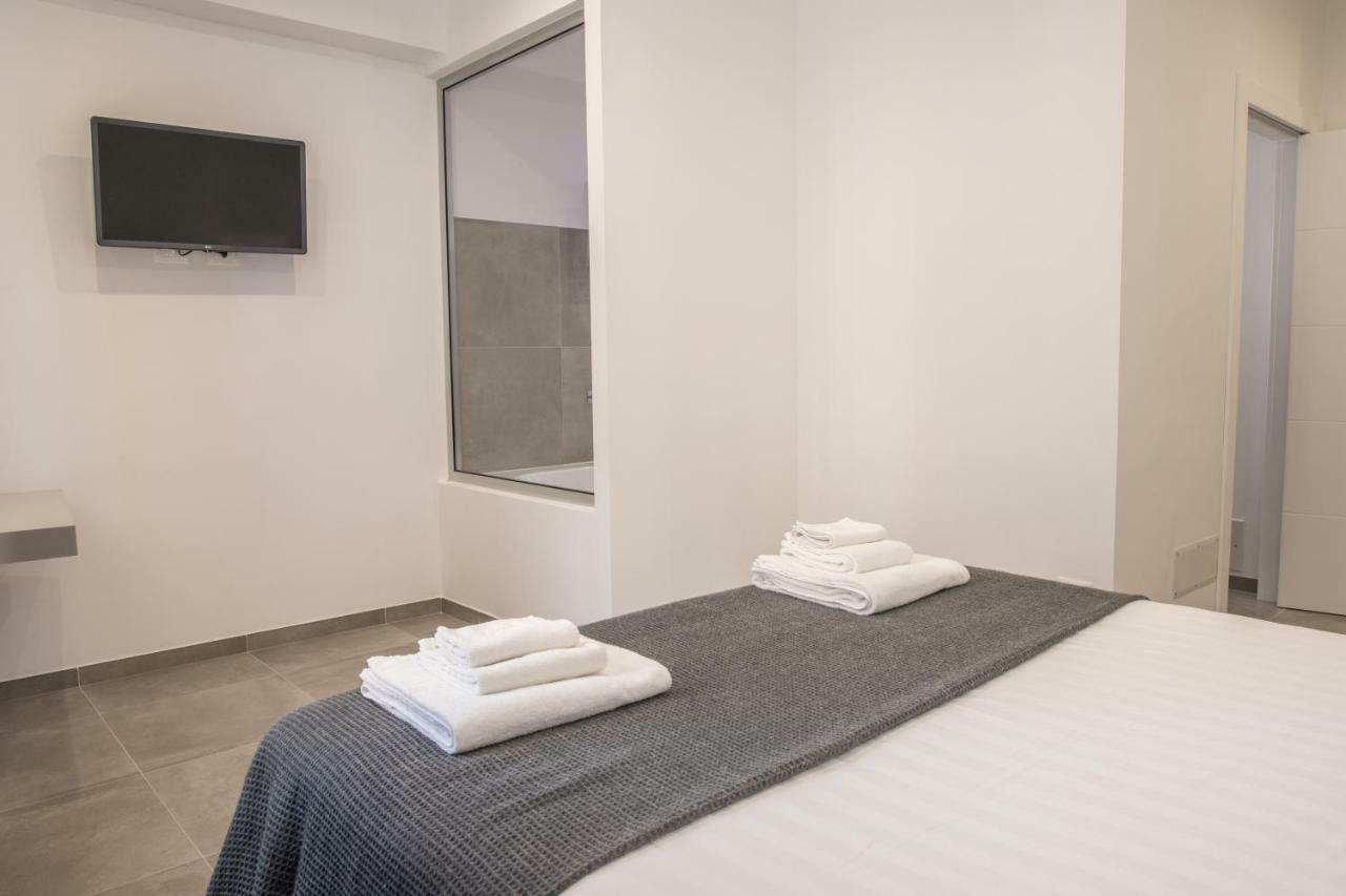 Suitesgaribaldi Cagliari Luaran gambar