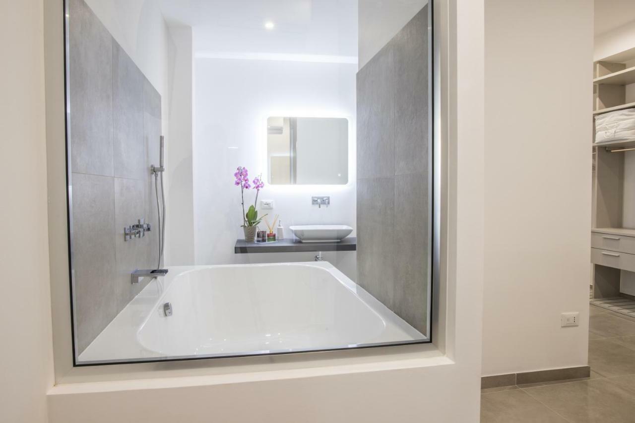 Suitesgaribaldi Cagliari Luaran gambar